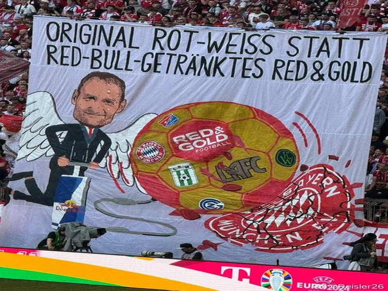 图片报：拜仁和1860球迷互相涂鸦标记地盘，已有两人被捕